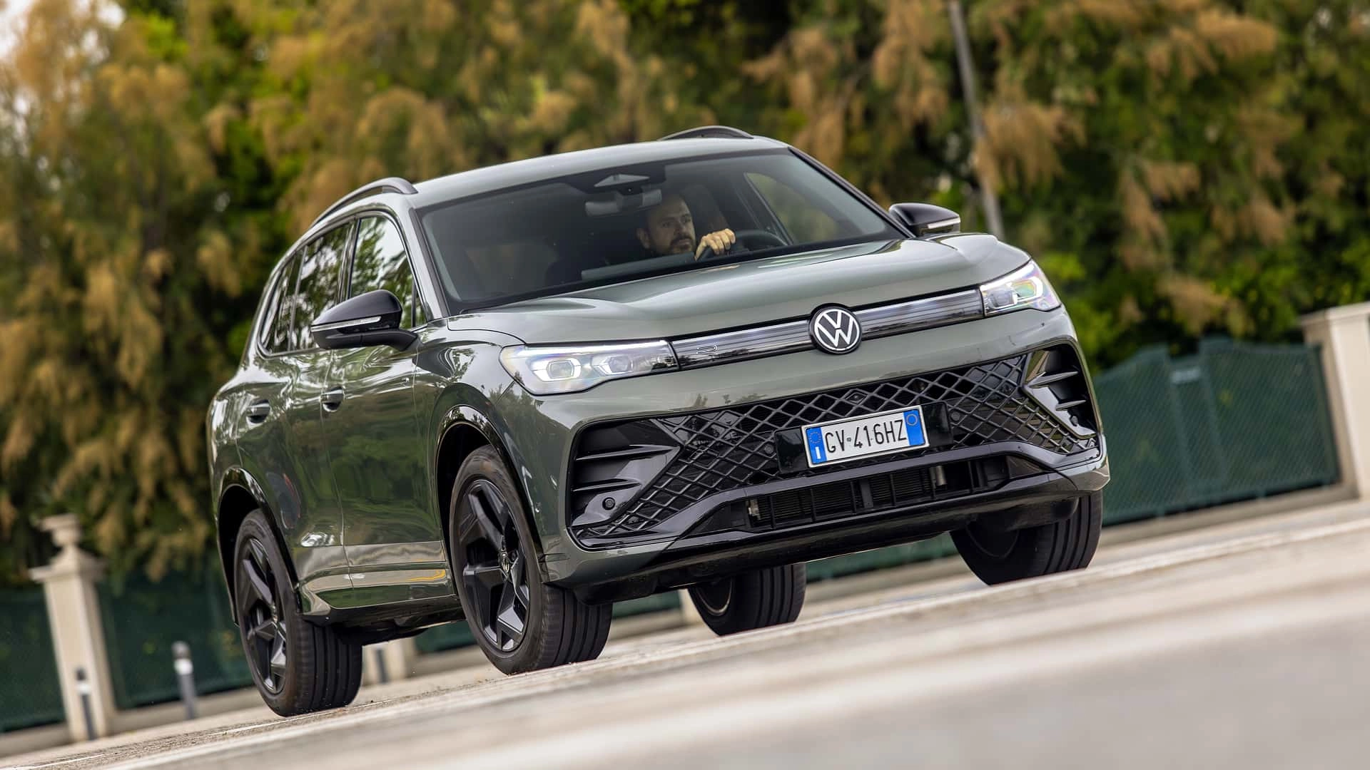 Le strade da record con volkswagen tiguan e golf ehybrid (1)